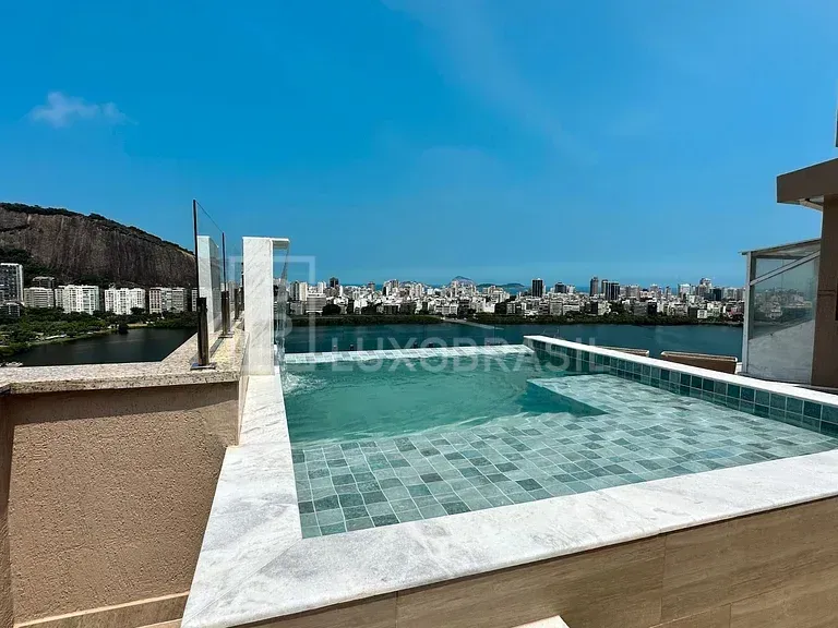 Duplex penthouse with 370 m² and 4 bedrooms