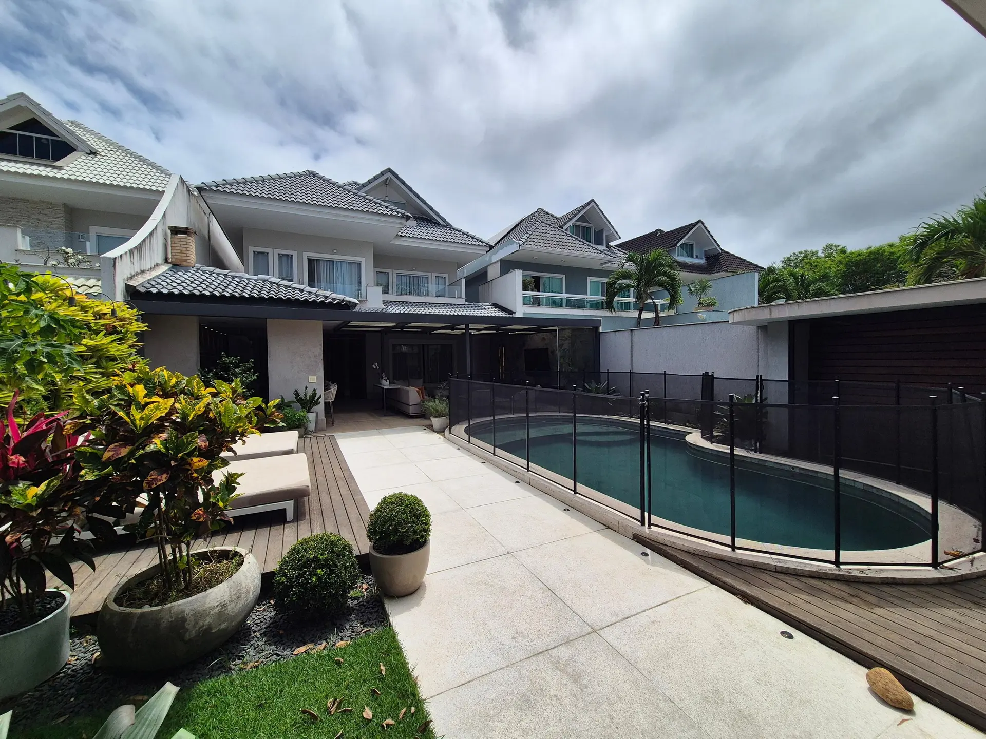 Casa de 373 m² com piscina privativa e lava-louças — photo 4