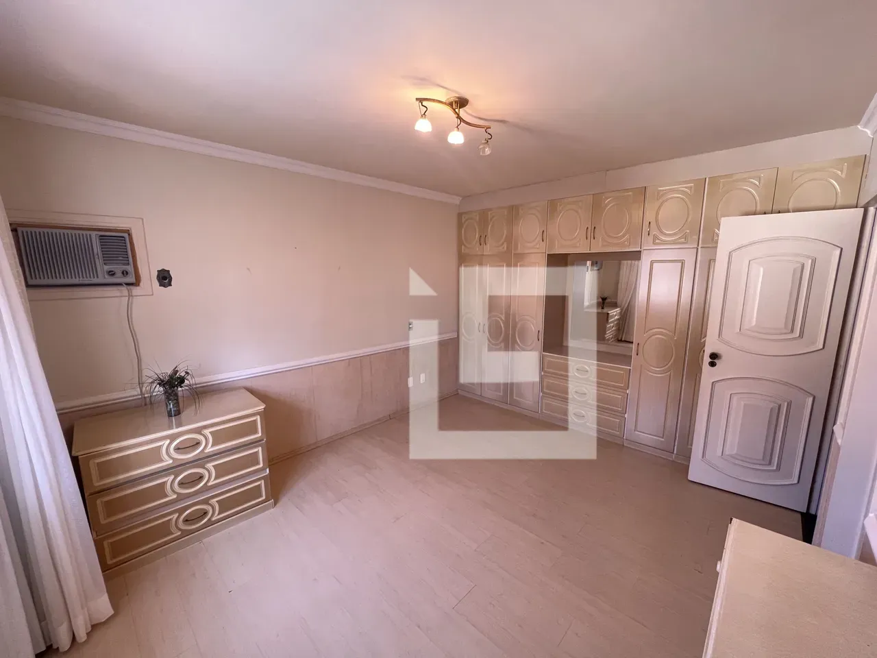 House with 4 suites and 5 parking spaces plus balcony BBQ — photo 31