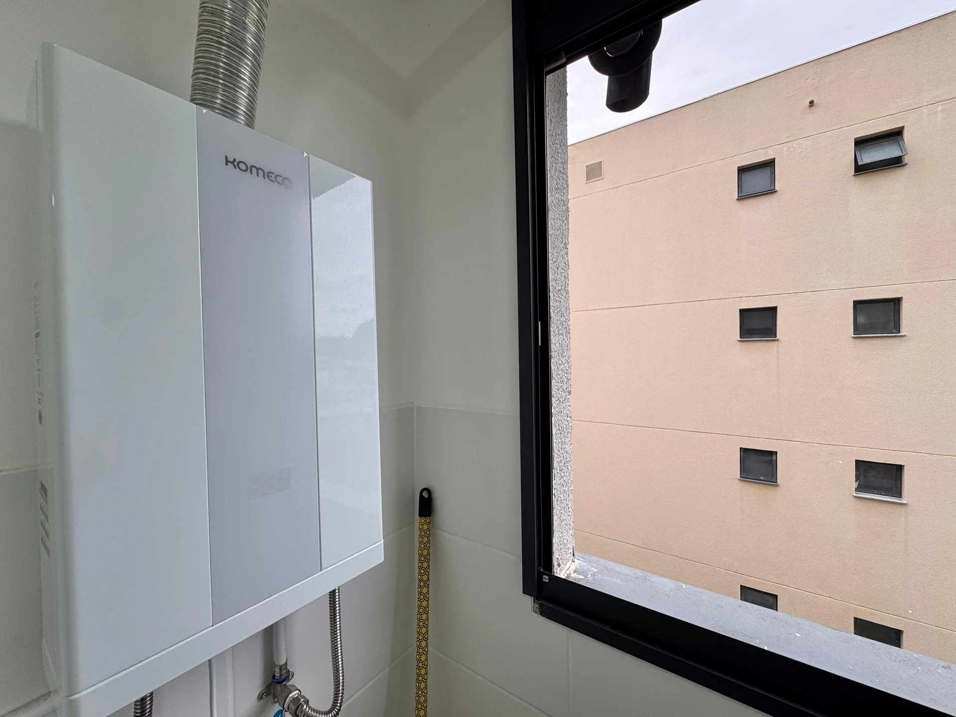 Apartamento sem mobília com 2 quartos e varanda — photo 8
