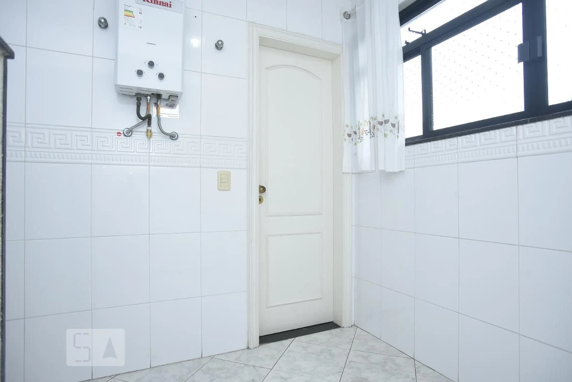 4-bedroom apartment (2 en-suite) with separate kitchen — photo 31