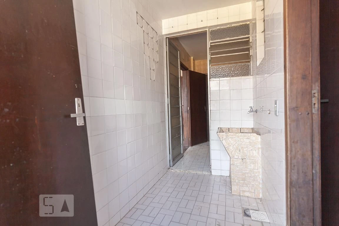Unfurnished apartment with 3 bedrooms and 1 bathroom — photo 17