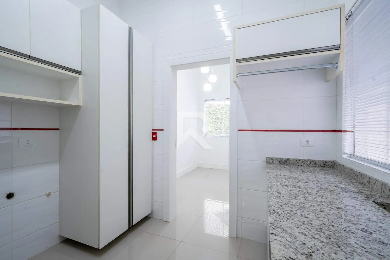 Furnished house with 4 en-suite rooms and 709 m² — photo 20