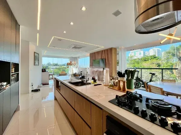 Furnished 4-bedroom apartment with open-plan kitchen — photo 10