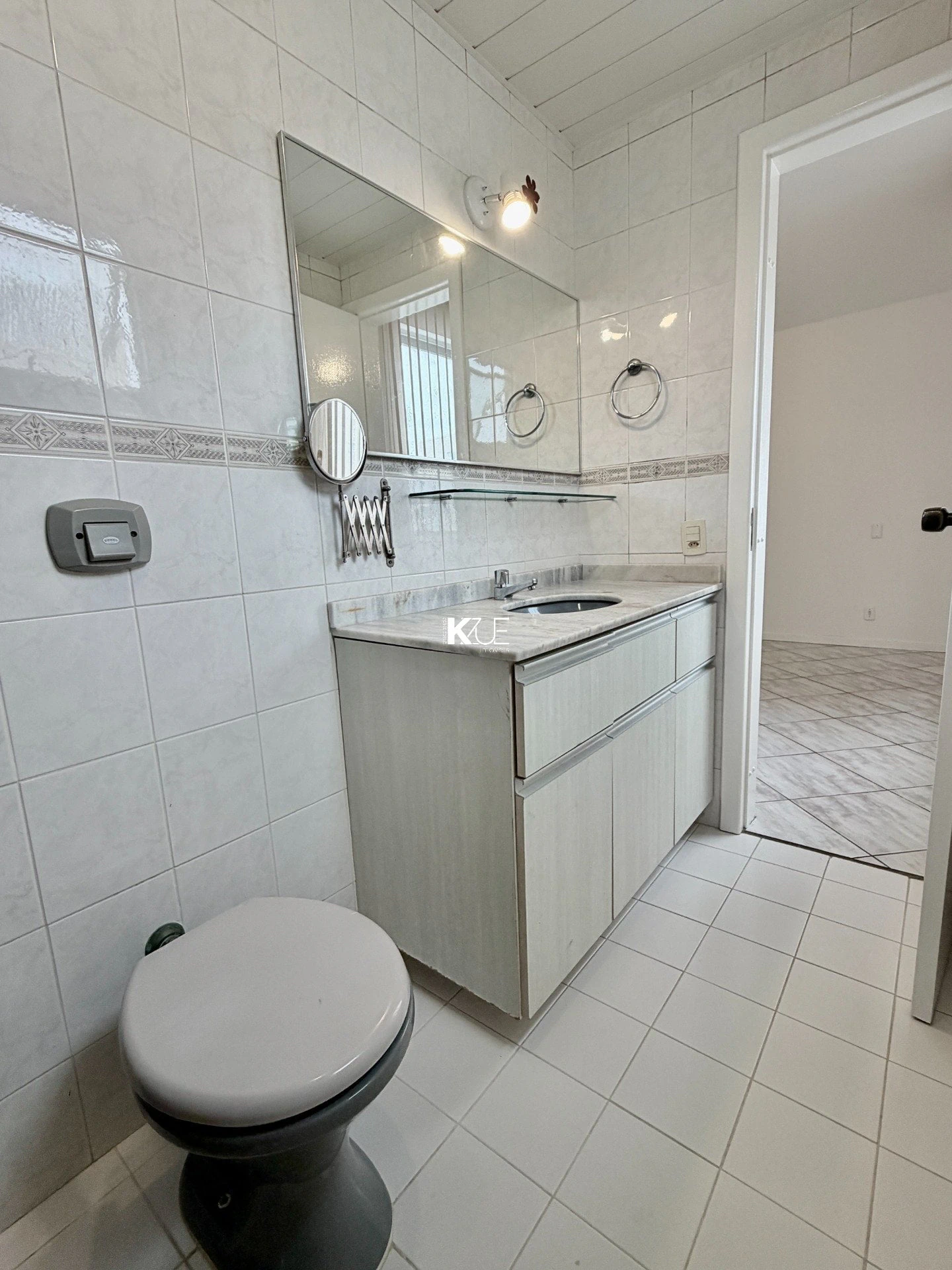 Панорамные окна и 3 спальни: квартира 118 м² — photo 17