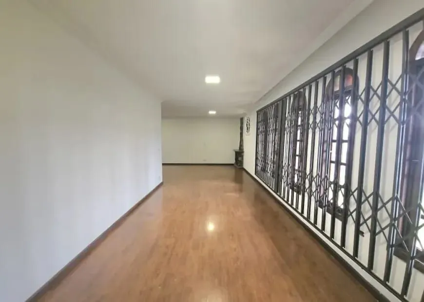 3 quartos e piso de madeira ou laminado: casa de 200 m² — photo 10
