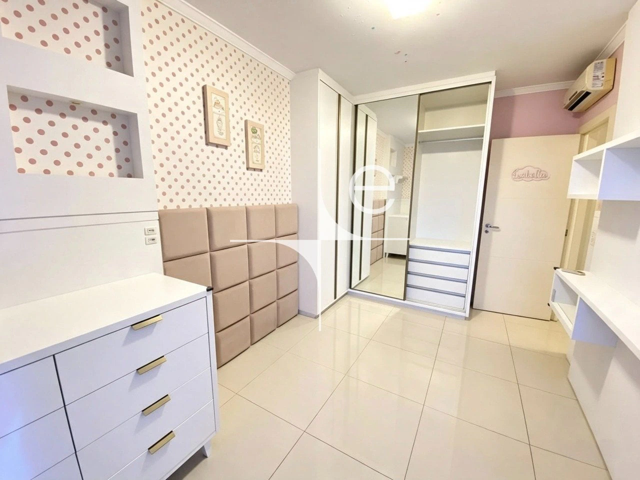 Apartamento de 4 quartos com janelas do piso ao teto, Centro — photo 17