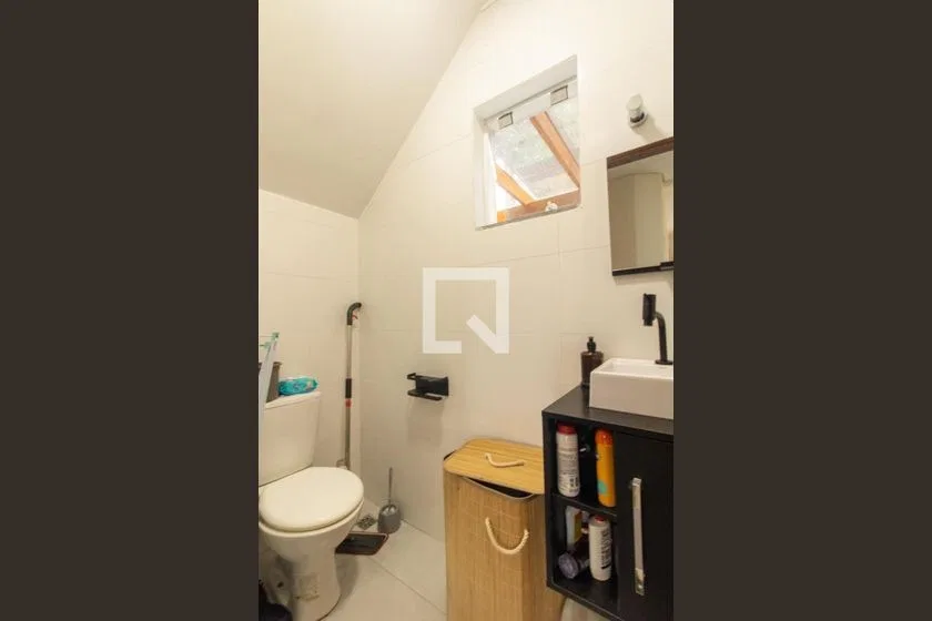 Furnished 2-bedroom house with 1 en-suite and private yard — photo 19