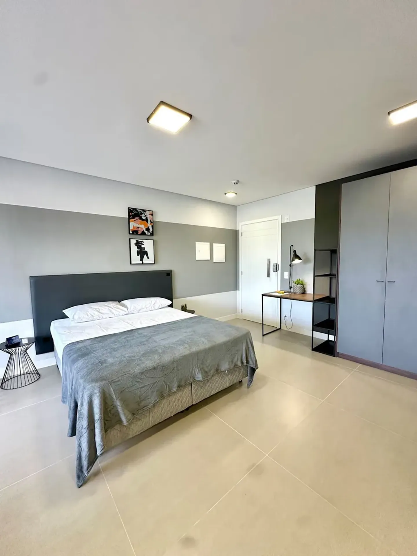 Furnished apartment, 50 m², with floor-to-ceiling windows