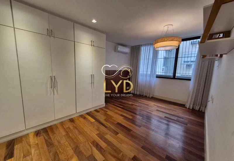 Apartment, 261 m², with a walk-in closet — photo 8