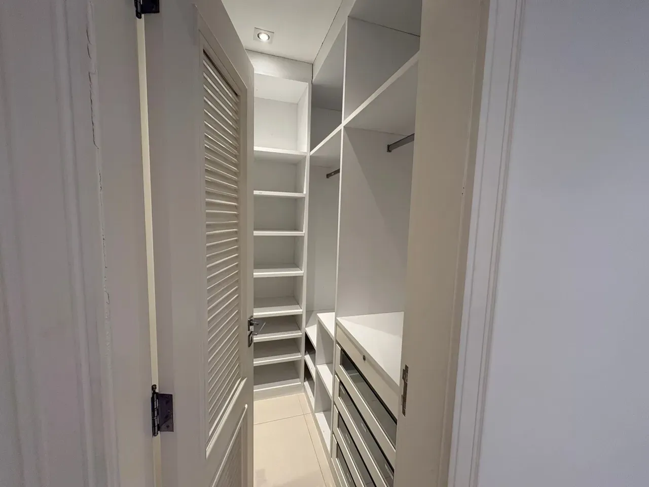 Furnished 6-suite house with 640 m² and 4 parking — photo 30