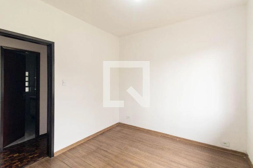 3-bedroom house with wood or laminate floors in Curitiba — photo 11