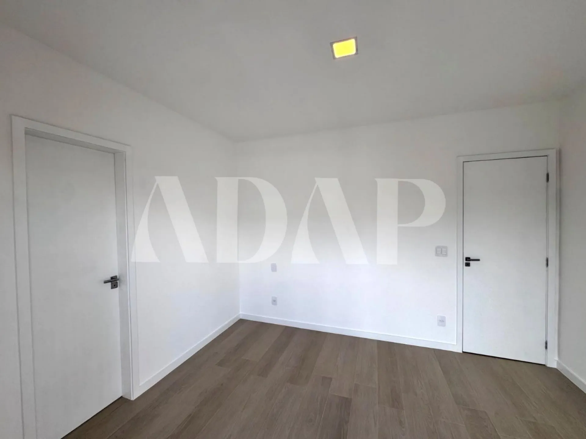 4-bedroom apartment with a mountain view in Rio de Janeiro — photo 24