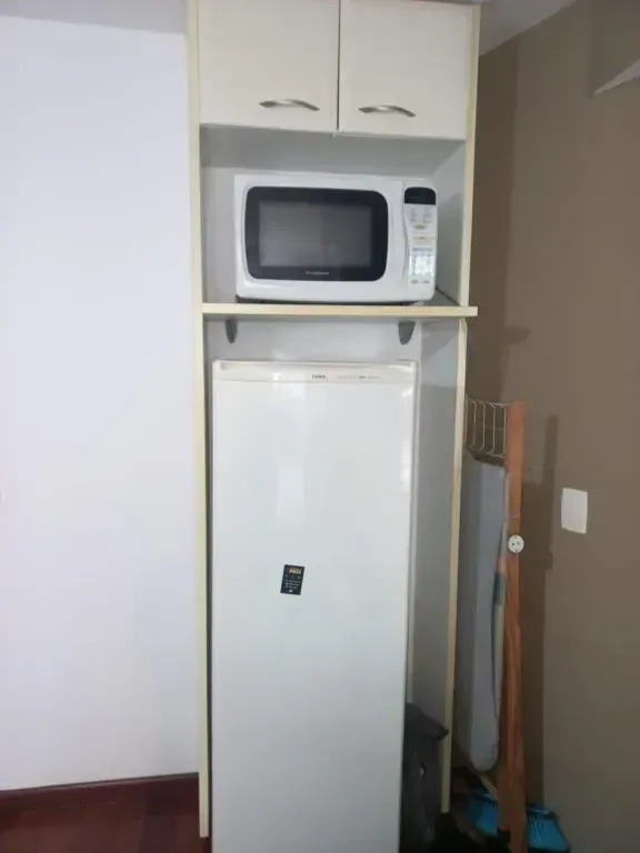 Furnished 1-bedroom apartment with glassed-in balcony — photo 27