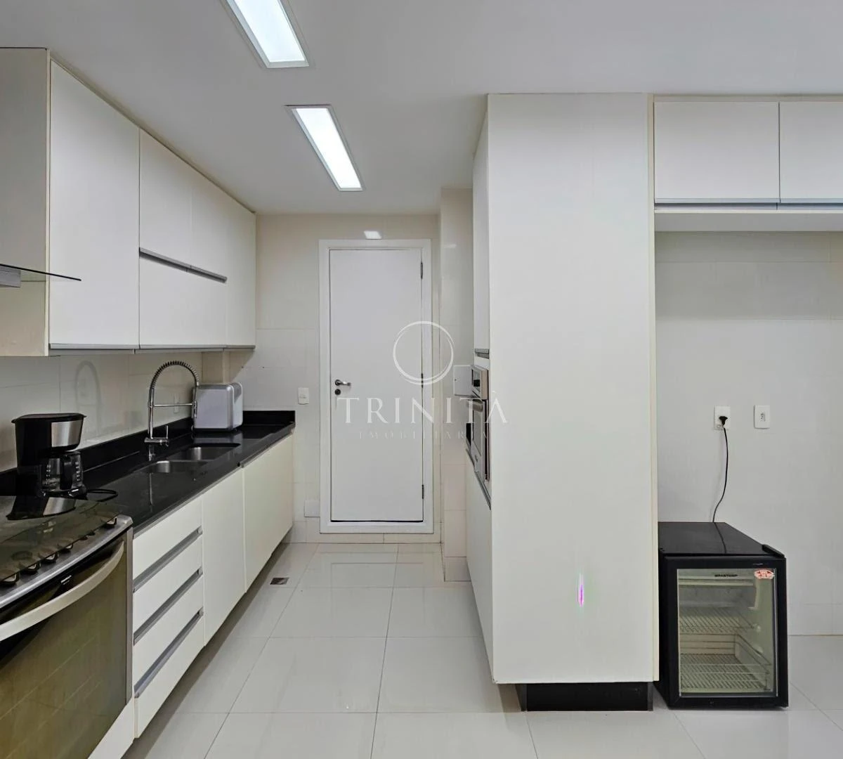 5-bedroom house with a bathtub in Rio de Janeiro — photo 23