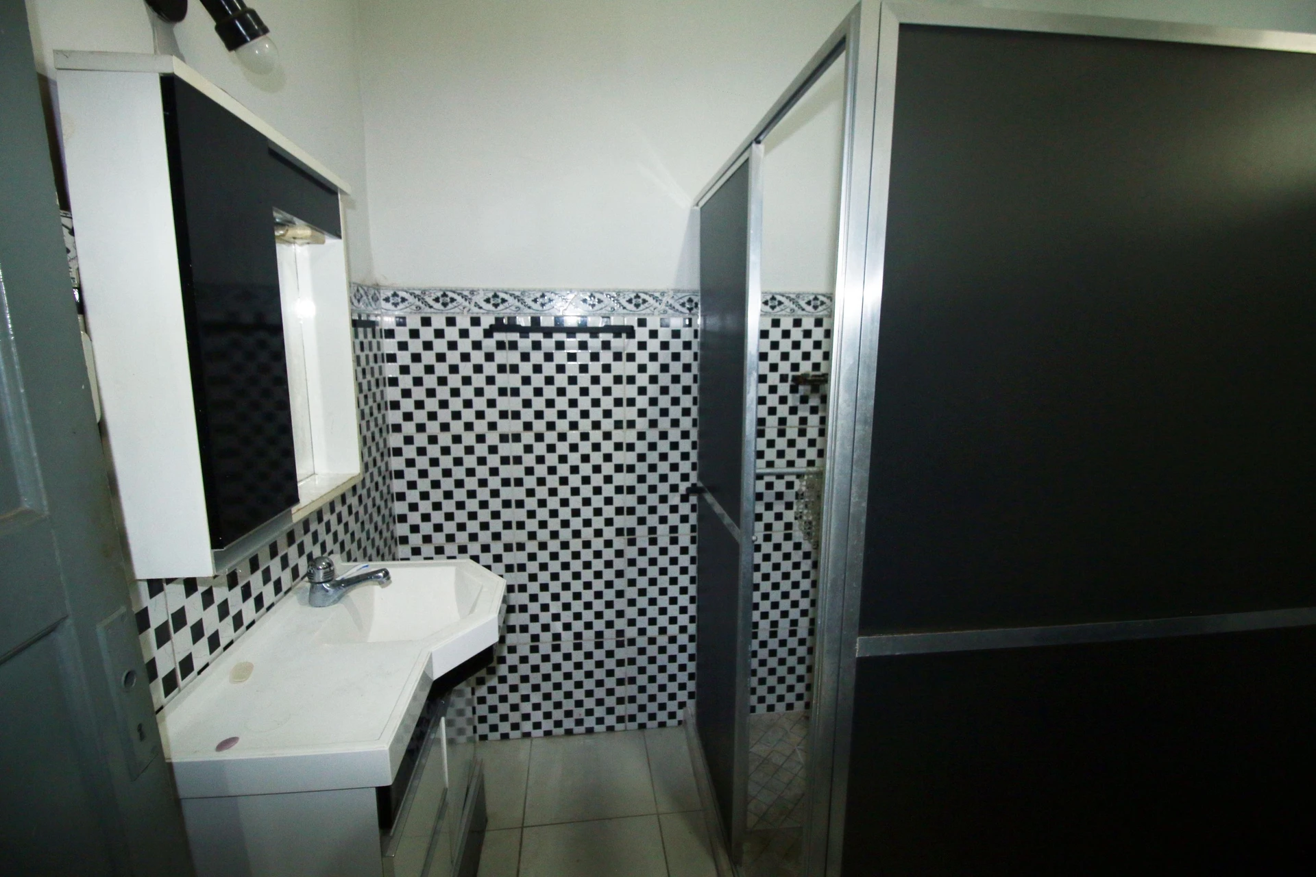 Apartamento de 2 quartos com piso de madeira ou laminado — photo 4