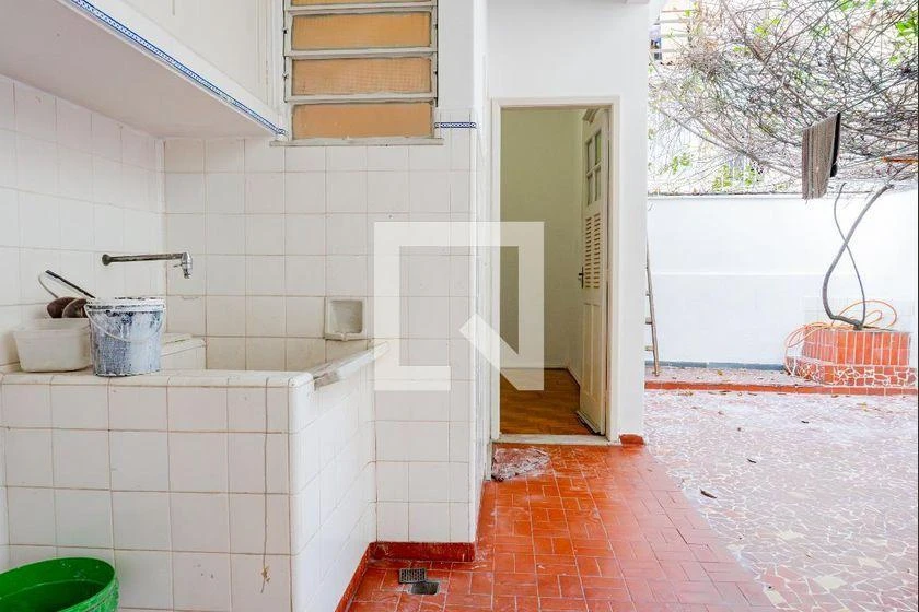4-bedroom house with private garden and 145 m² — photo 31