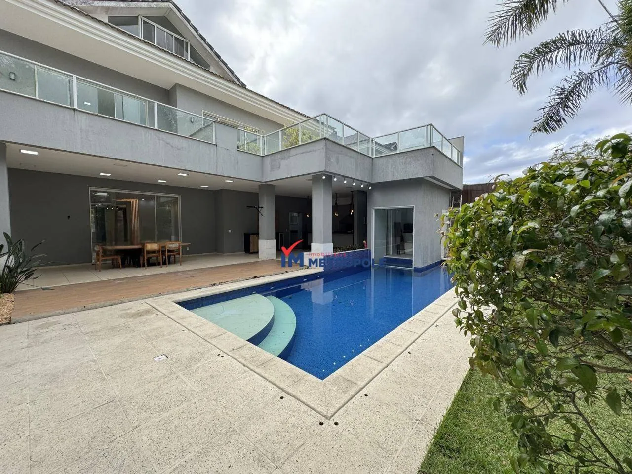 5 quartos e janelas do piso ao teto: casa de 600 m² — photo 28