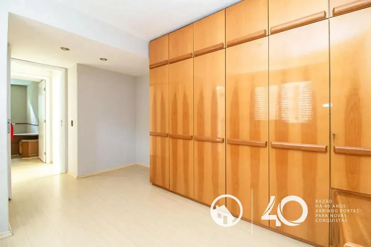 Apartment, 104 m², with wood or laminate floors — photo 10