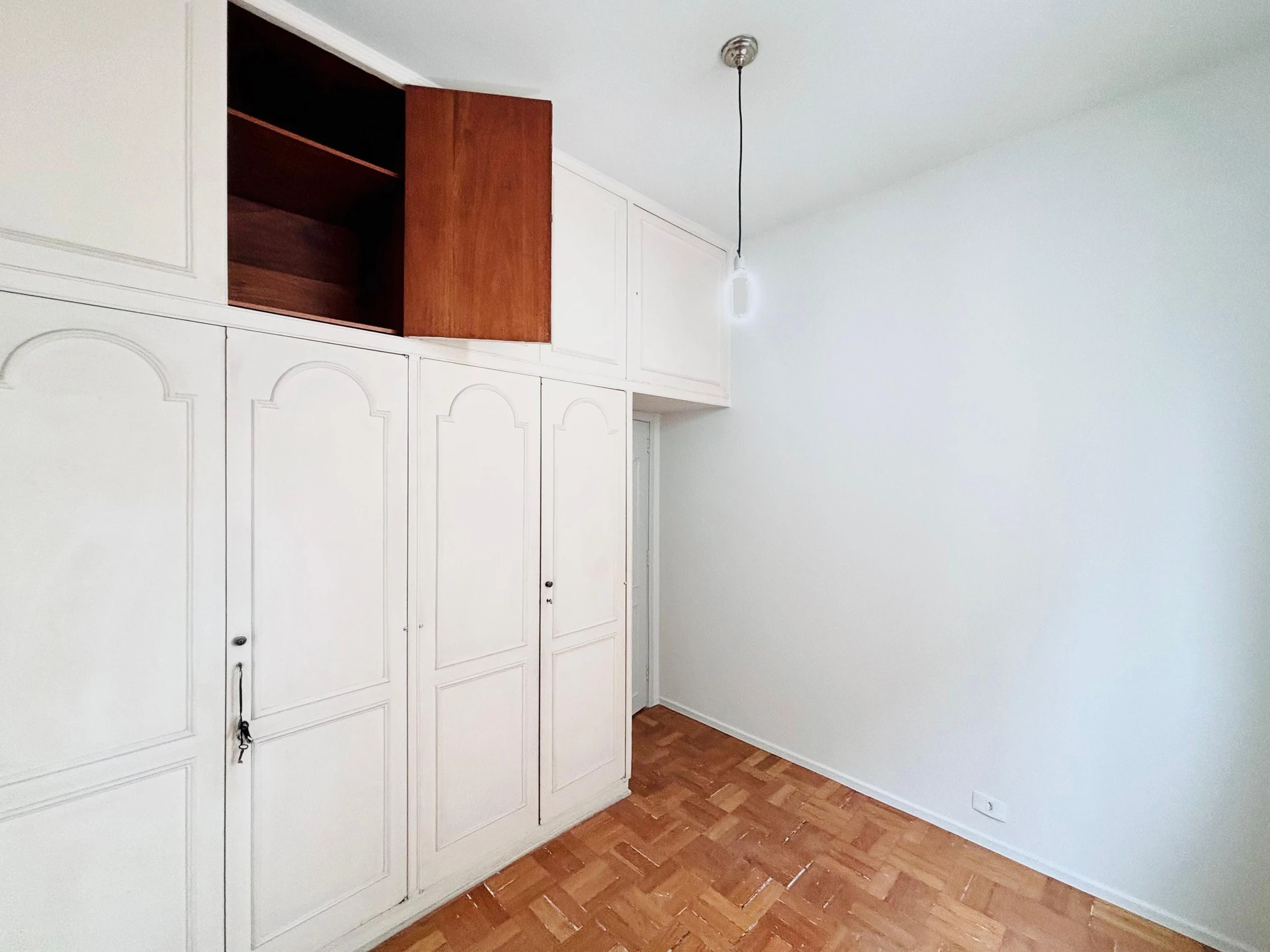 Apartment, 92 m², with wood or laminate floors — photo 13