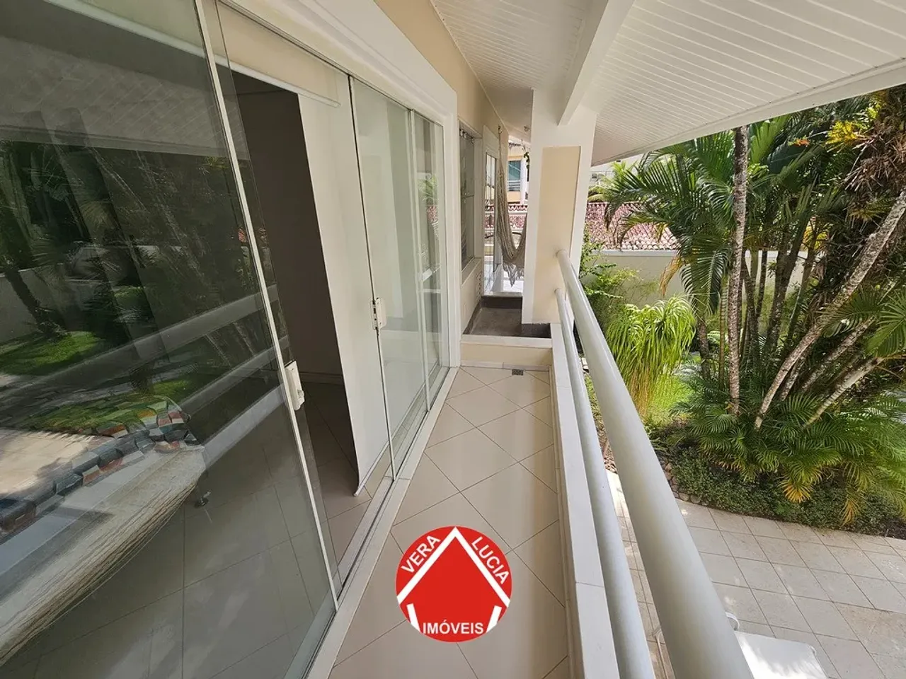 Casa em condomínio com 4 quartos e 5 banheiros — photo 8