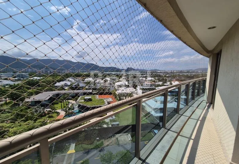 Apartment with 4 bedrooms and a glass balcony — photo 16
