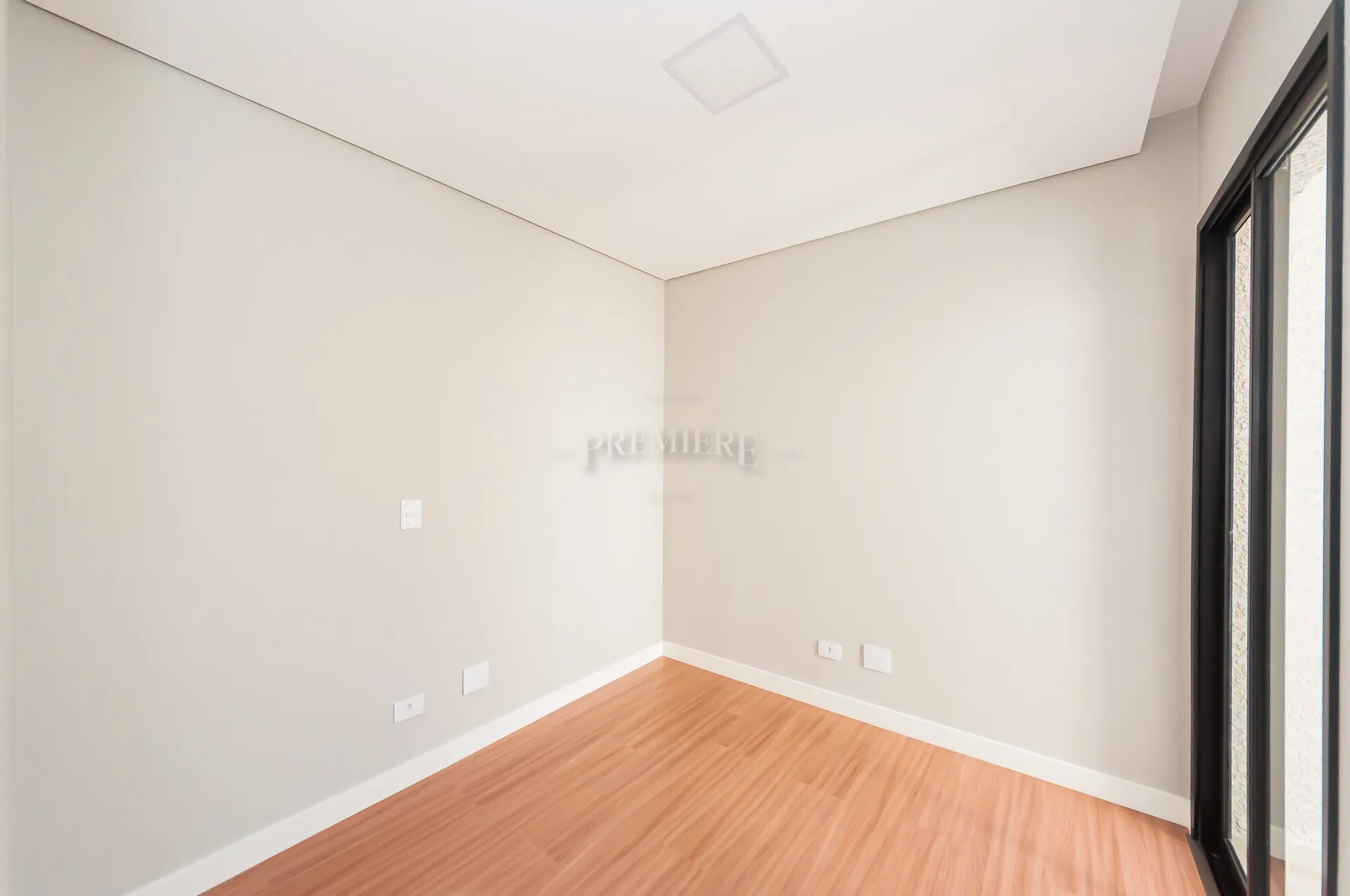 House, 97 m², with a glass-enclosed balcony — photo 15