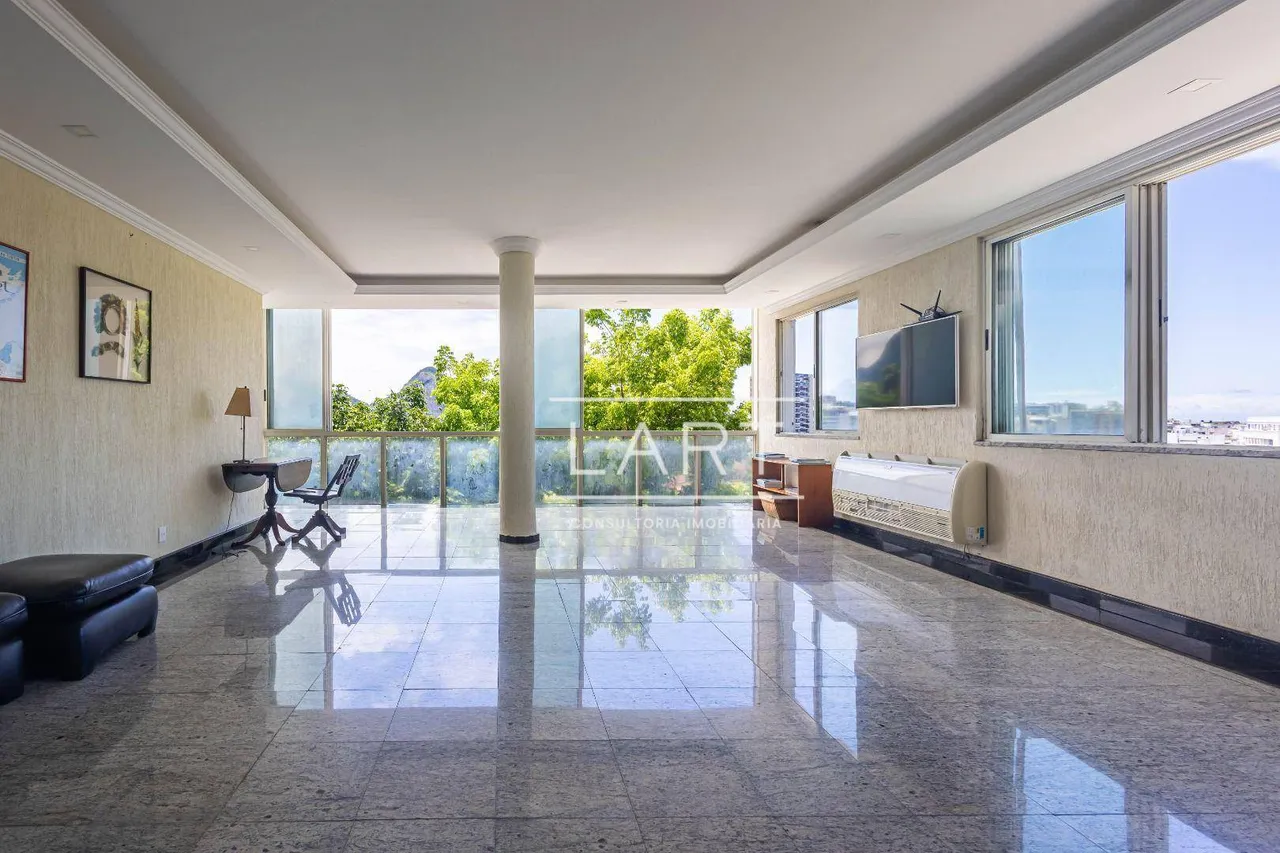 5-bedroom house with city and mountain views, 1250 m² — photo 15