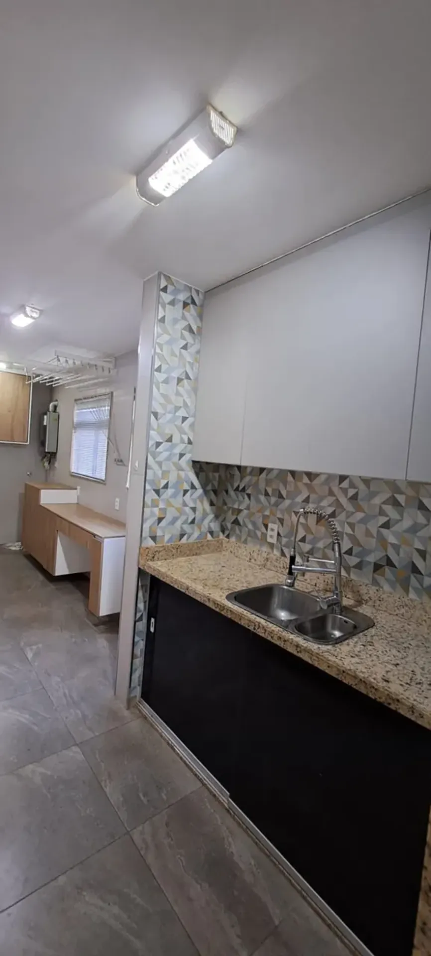 Wood or laminate floors in a 2-bedroom apartment, 88 m² — photo 20