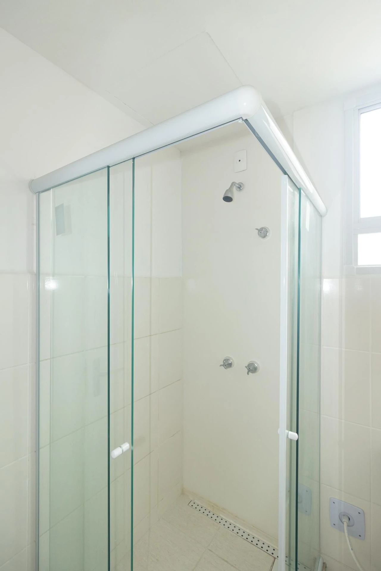 2-bedroom apartment in a building with a pool — photo 6
