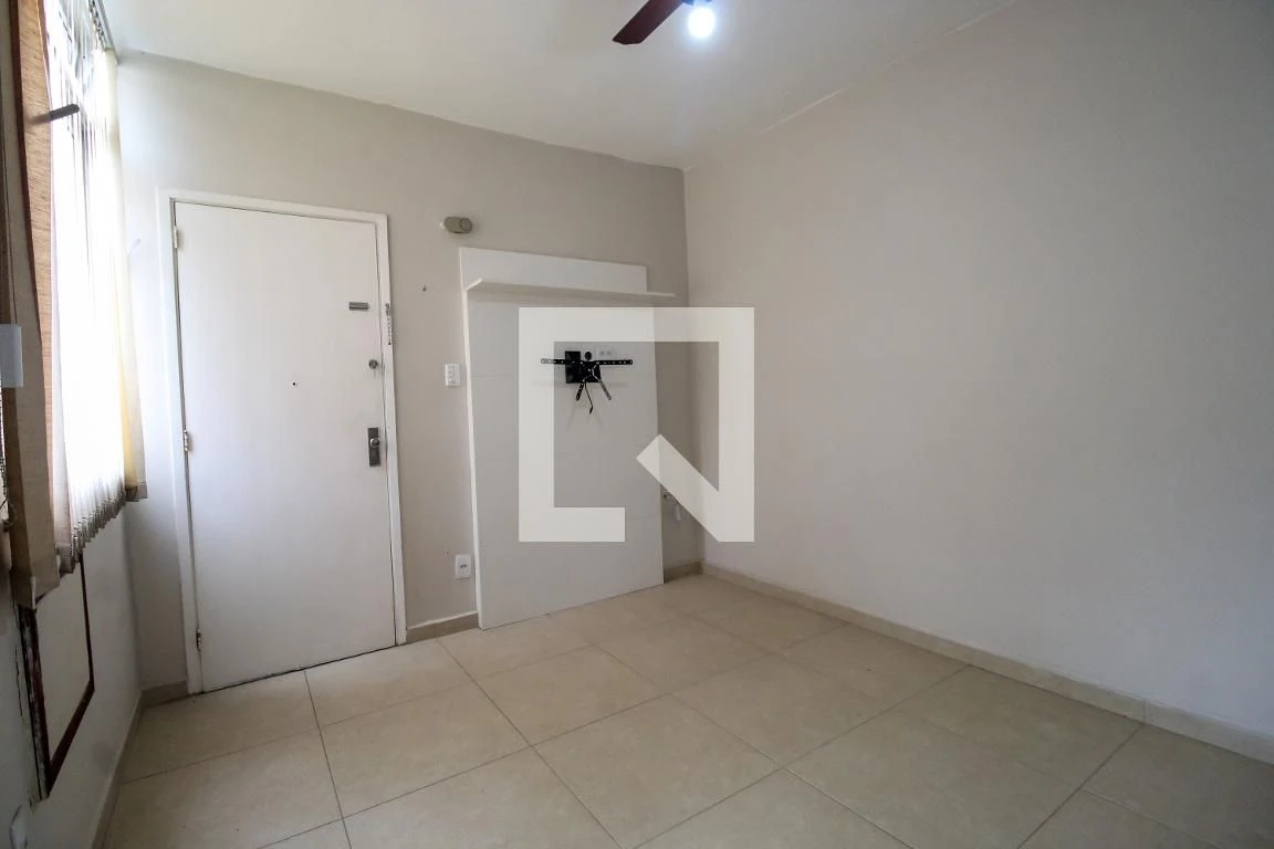Unfurnished 1-bedroom apartment with a private BBQ area — photo 15