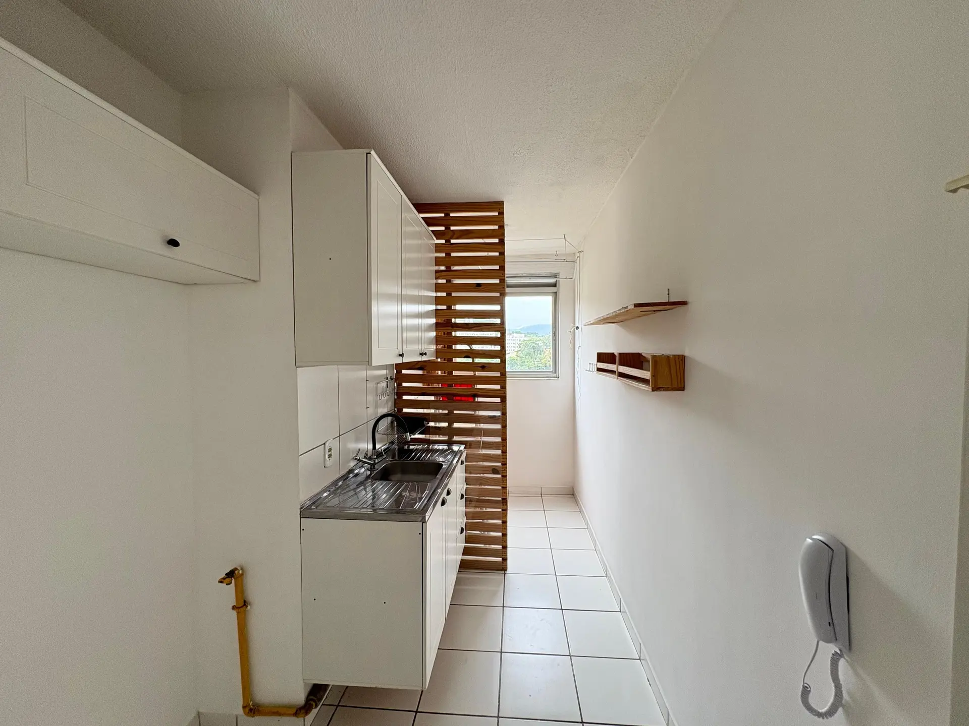 2-bedroom apartment with a mountain view — photo 13