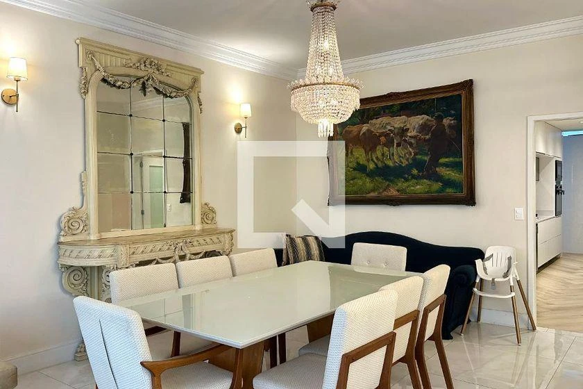 Furnished 220 m² apartment with 4 bedrooms and a suite — photo 40