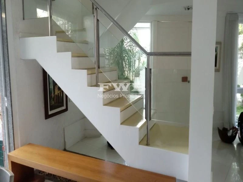 11-bedroom house with a walk-in closet in Rio de Janeiro — photo 20