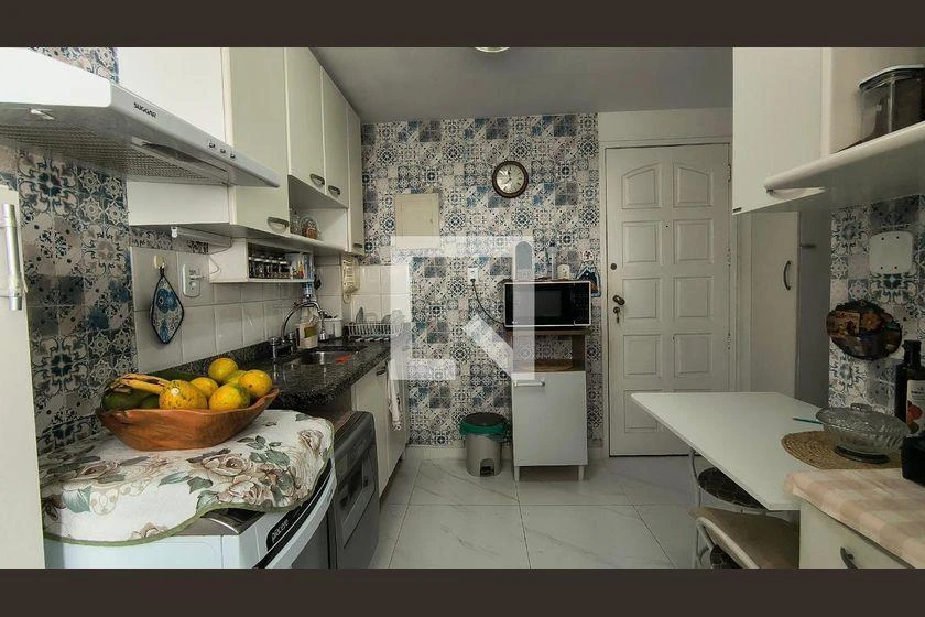 Apartamento mobiliado com 4 quartos e 150 m²