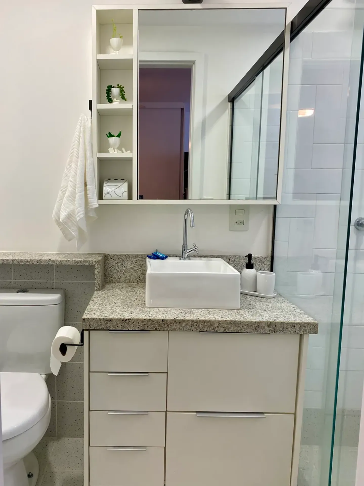 One-bedroom apartment with a washing machine — photo 8