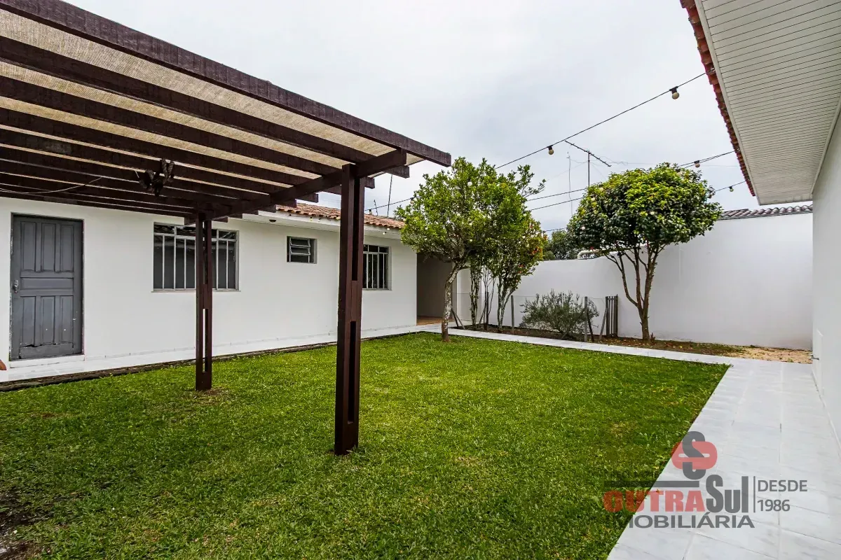 Casa, 215 m², com piso de madeira ou laminado — photo 27