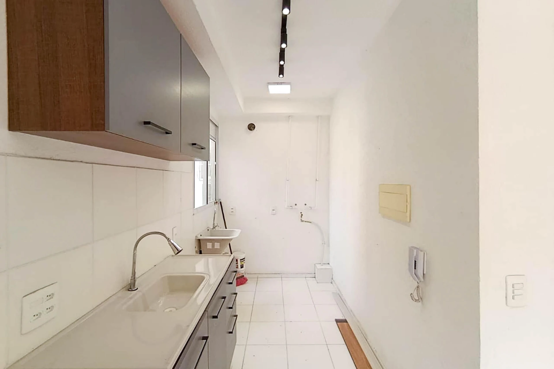 Незмебльована квартира з 2 спальнями, 1 ванною і кухнею окремо — photo 6