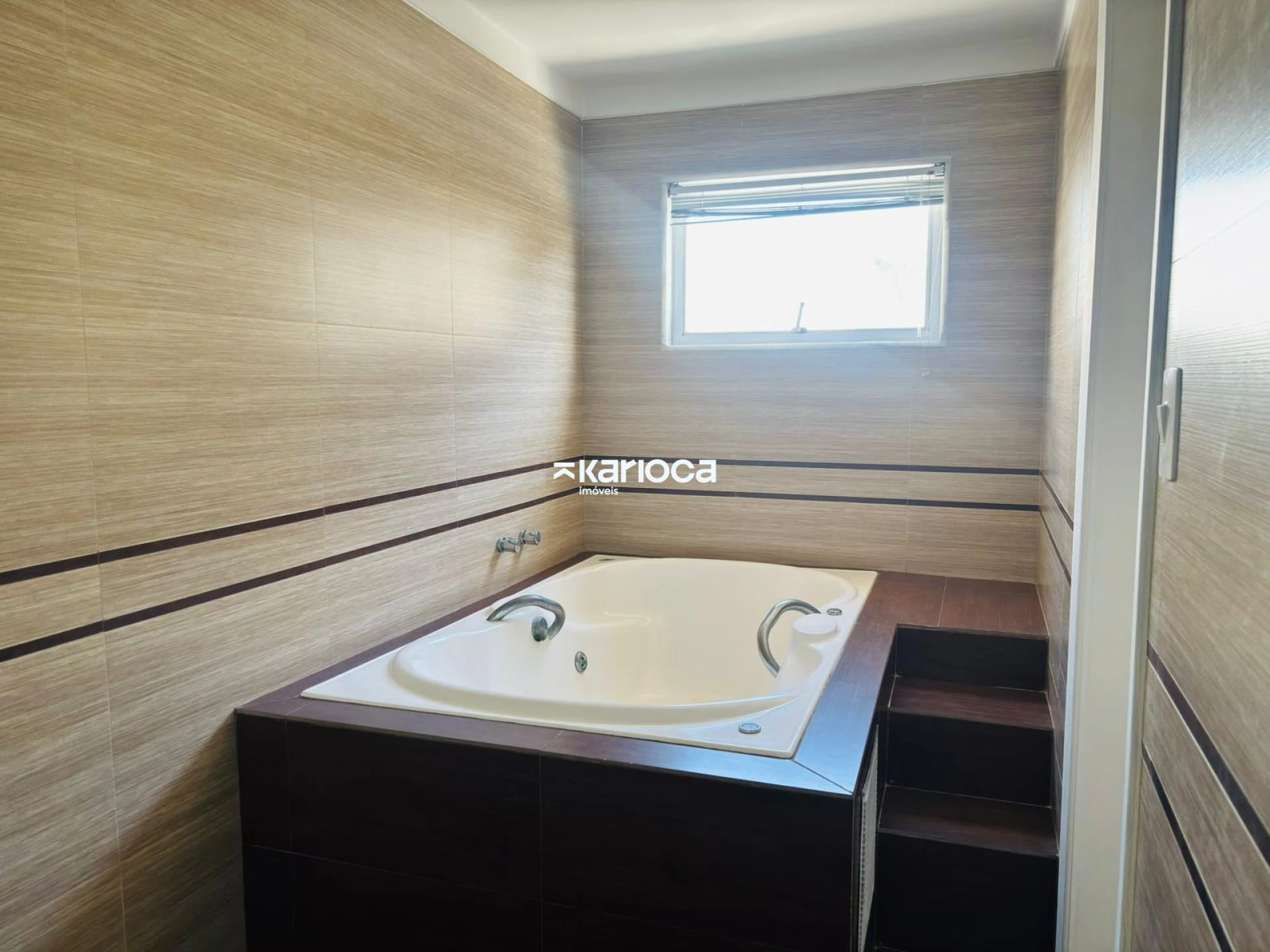Furnished house with 6 en-suites and a private pool — photo 9