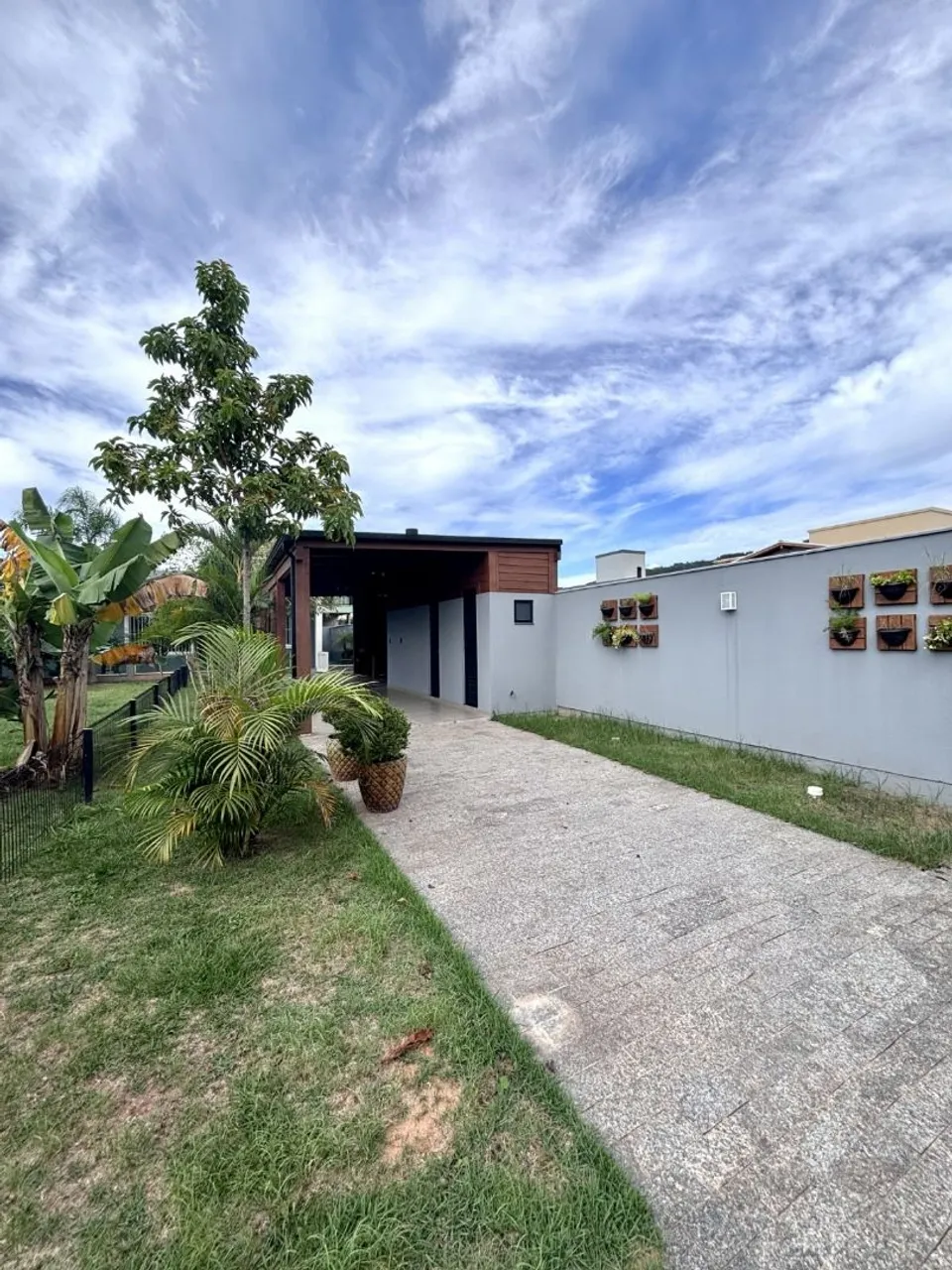 2-bedroom house with a grill on the balcony in Florianópolis — photo 9