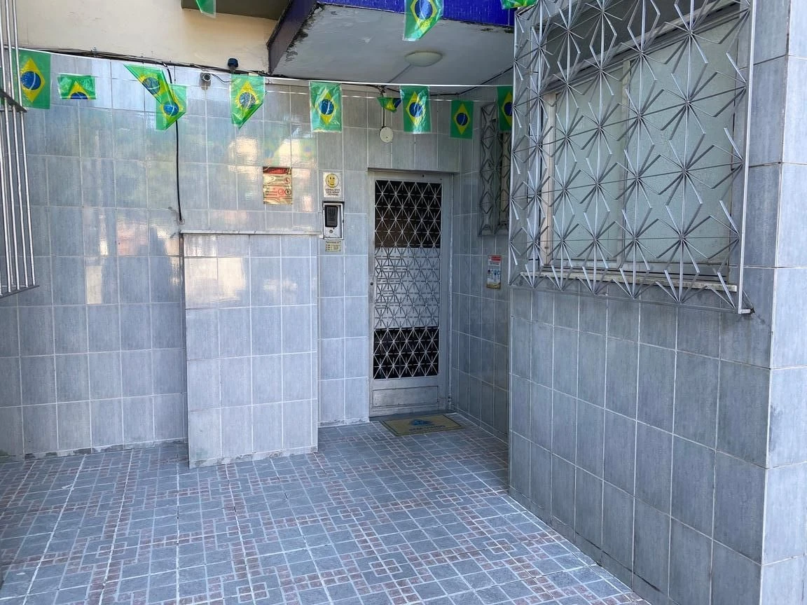 Apartamento com 2 quartos e banheiro com box de vidro — photo 3