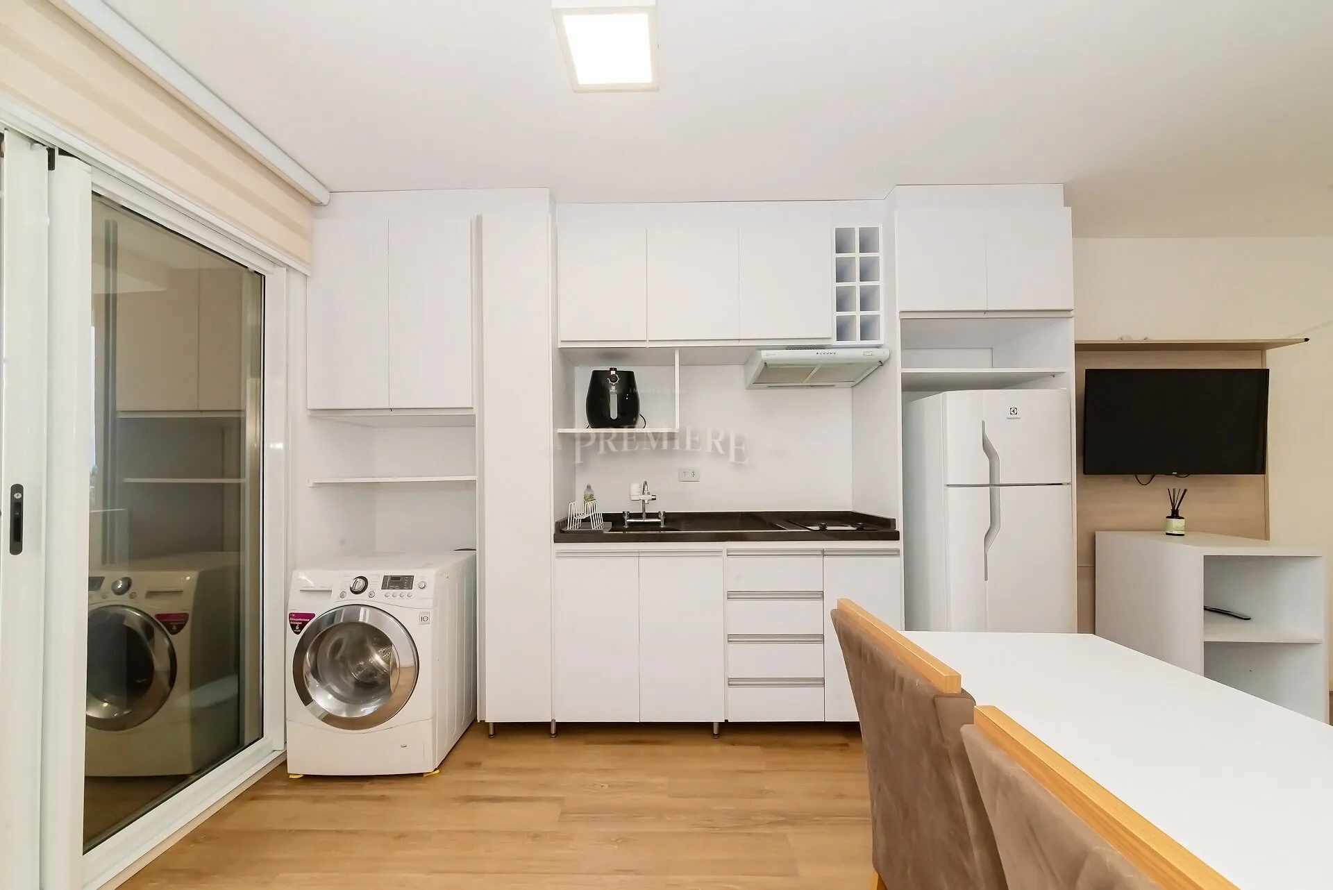 One-bedroom apartment with a washing machine in Curitiba — photo 11
