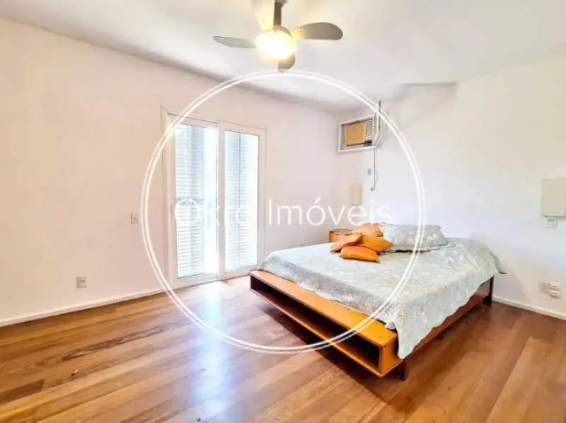 House with 4 bedrooms and a balcony with built-in grill — photo 35