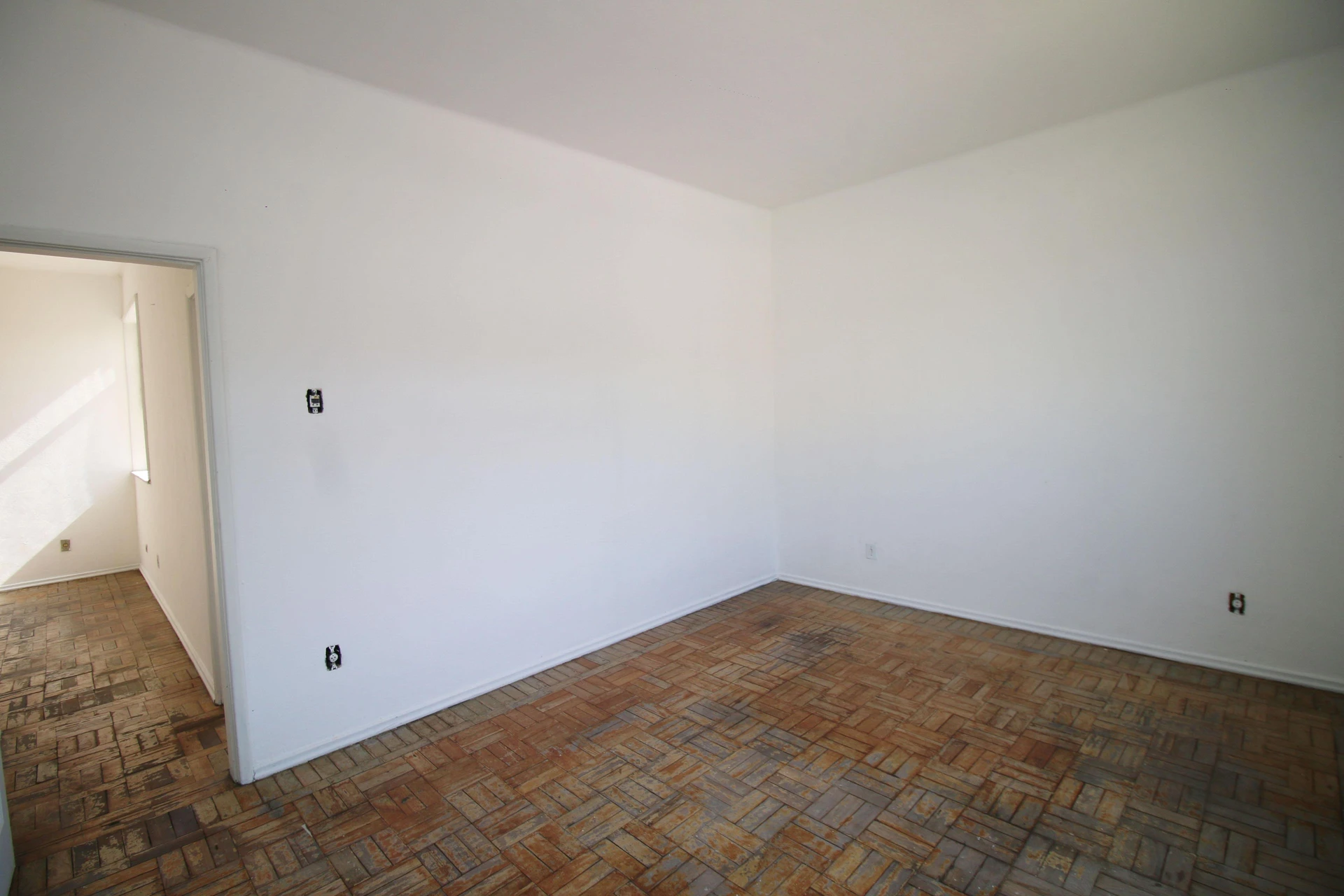 2-bedroom apartment with 1 bathroom and no parking — photo 15