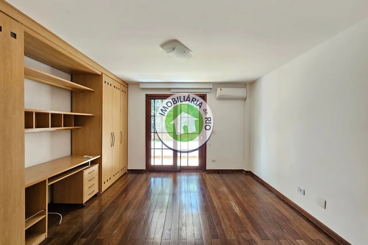 House with 4 bedrooms and 5 bathrooms plus balcony — photo 9