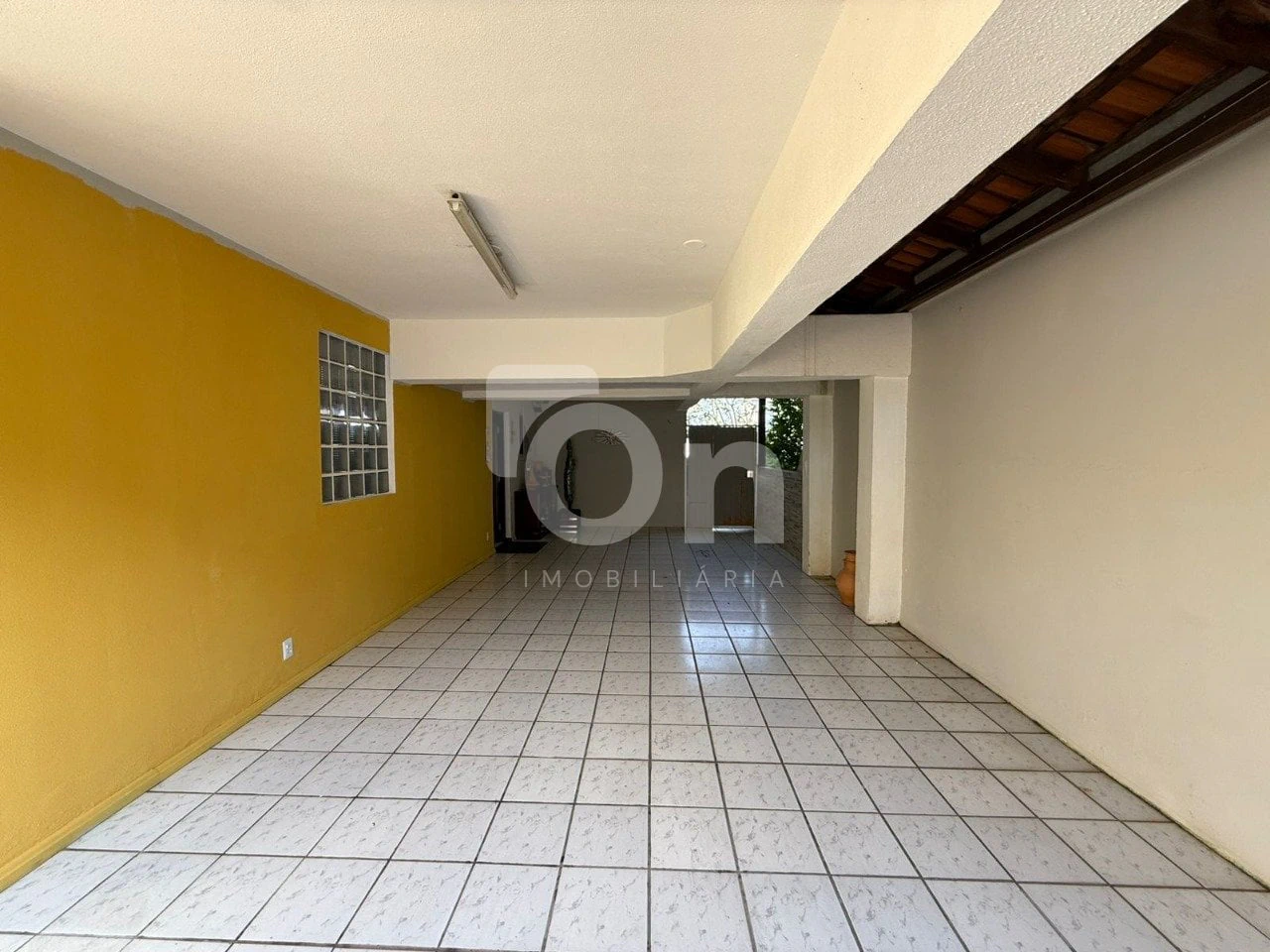 Floor-to-ceiling windows in a 5-bedroom house, 300 m² — photo 29
