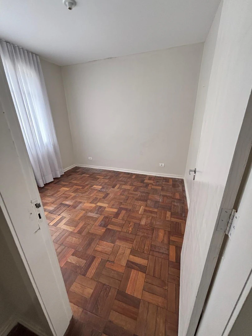 Apartamento com piso de madeira ou laminado, Parolin — photo 9