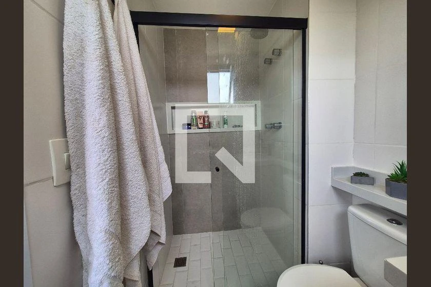 Glass-enclosed balcony in a 2-bedroom apartment, 82 m² — photo 28