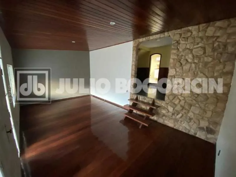 Condo house with 5 bedrooms and 4 bathrooms — photo 23