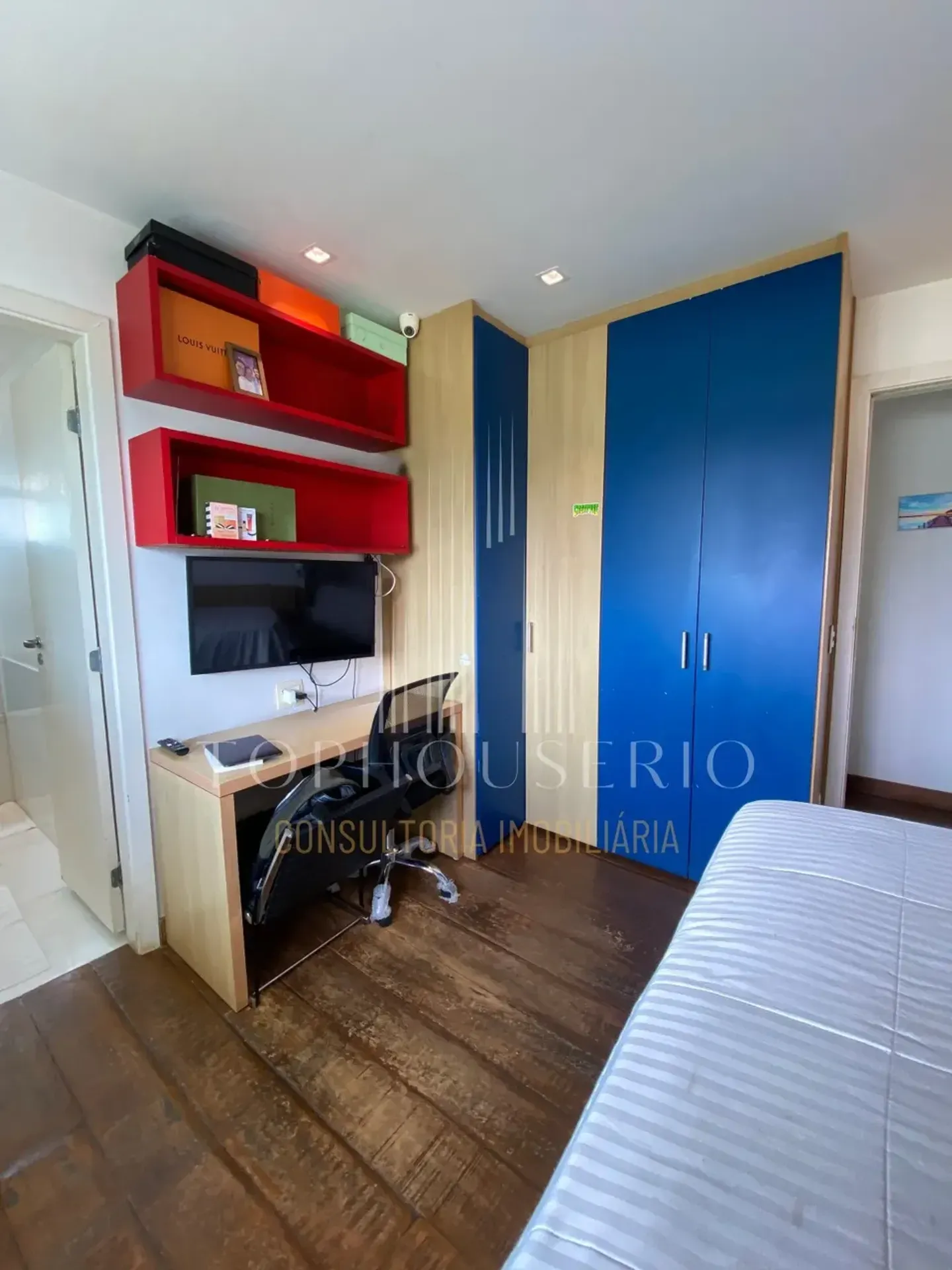 Furnished penthouse with 3 bedrooms and 4 bathrooms — photo 39